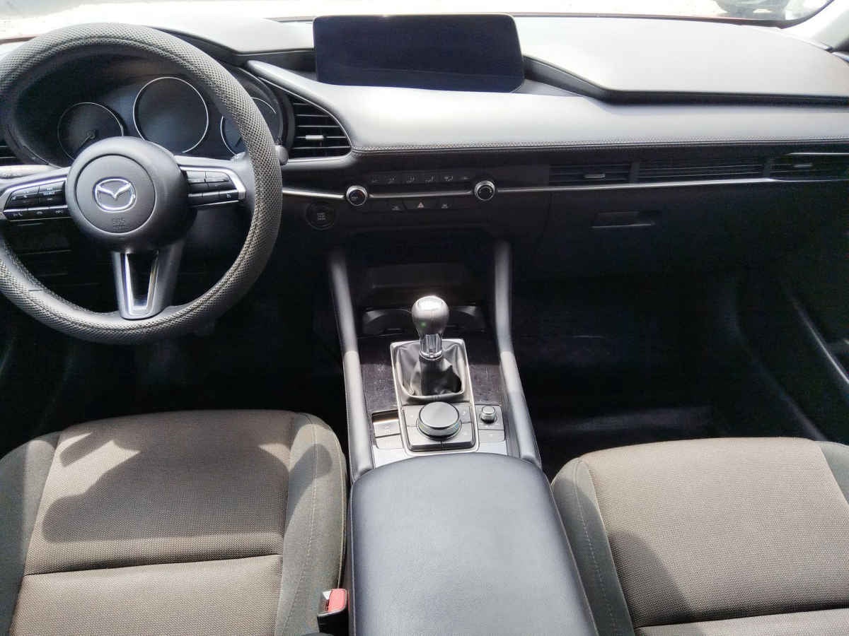 2025 Mazda Mazda 3 4p Sedán i L4/2.5 Man