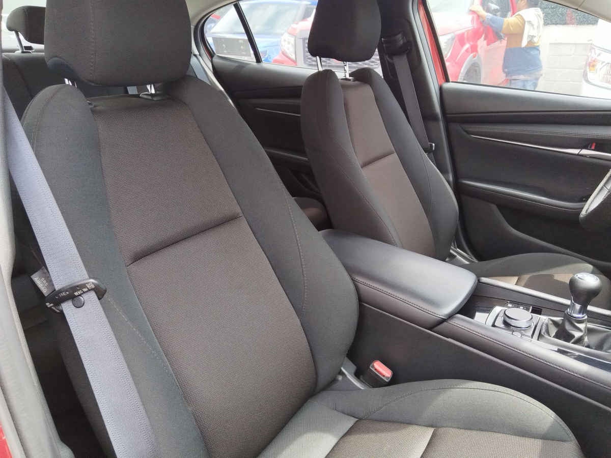 2025 Mazda Mazda 3 4p Sedán i L4/2.5 Man