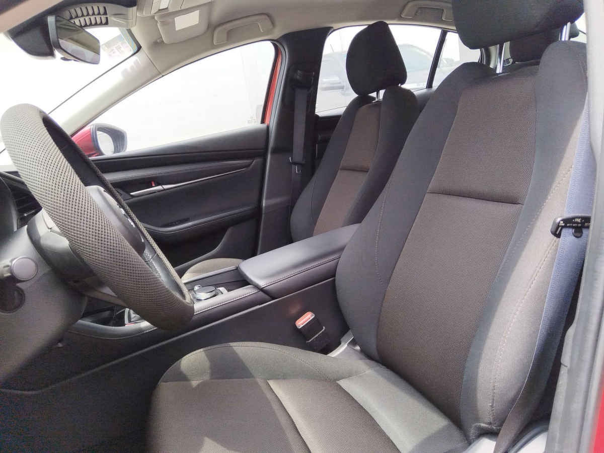 2025 Mazda Mazda 3 4p Sedán i L4/2.5 Man