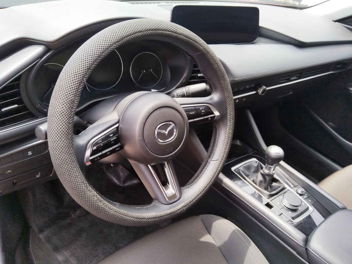 2025 Mazda Mazda 3 4p Sedán i L4/2.5 Man