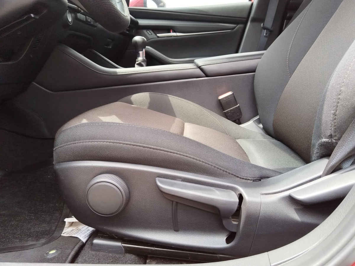 2025 Mazda Mazda 3 4p Sedán i L4/2.5 Man