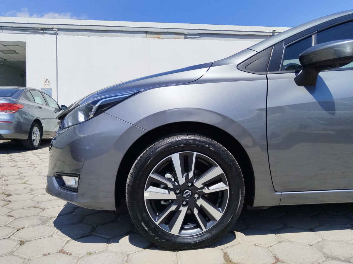 2025 Nissan Versa 4p Advance L4/1.6 Man