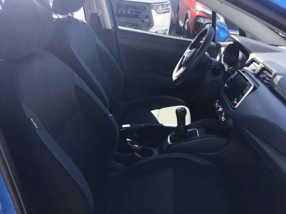 2025 Nissan Versa 4p Advance L4/1.6 Man