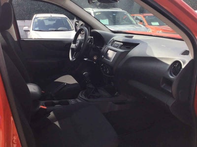 2025 Nissan Pick Up NP300 2p L4/2.5 Man A/A