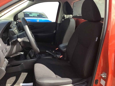 2025 Nissan Pick Up NP300 2p L4/2.5 Man A/A