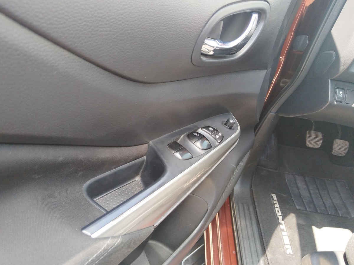 2023 Nissan Frontier 4p LE L4/2.5 Man