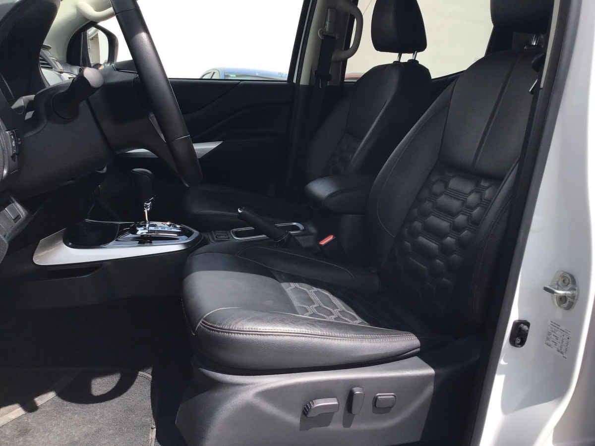 2025 Nissan Frontier 4p Platinum LE L4/2.5 Aut