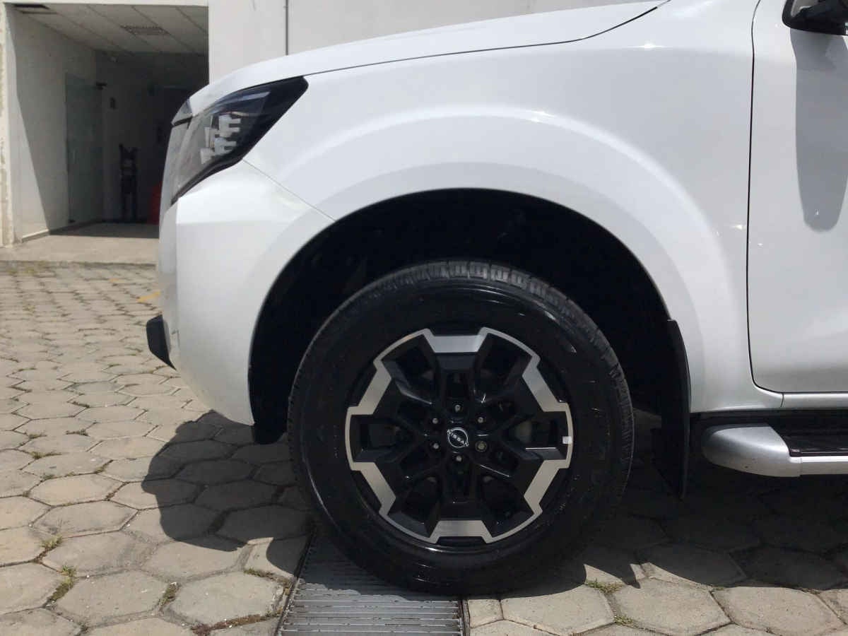2025 Nissan Frontier 4p Platinum LE L4/2.5 Aut