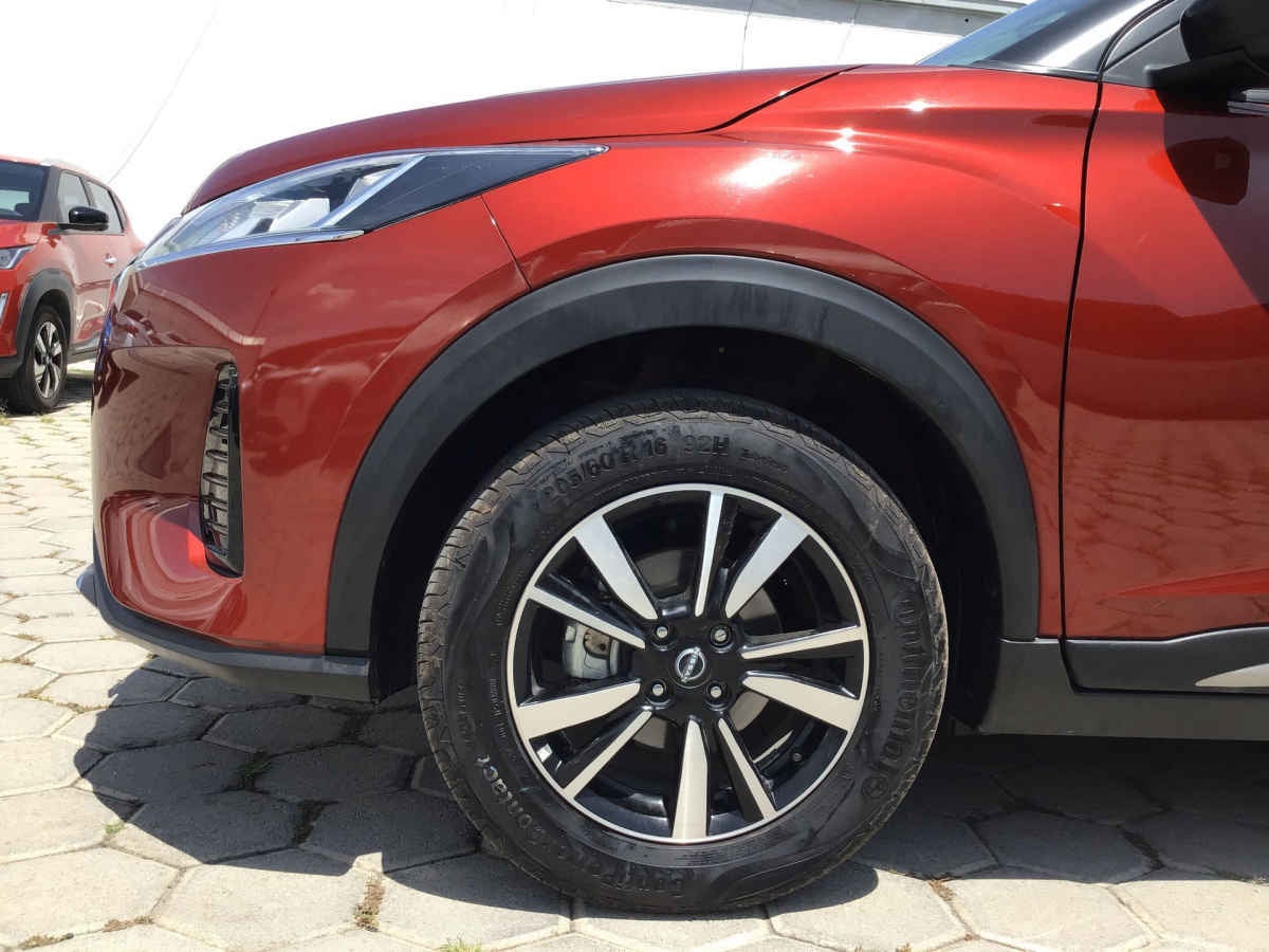 2025 Nissan Kicks 5p Play Advance L4/1.6 Man