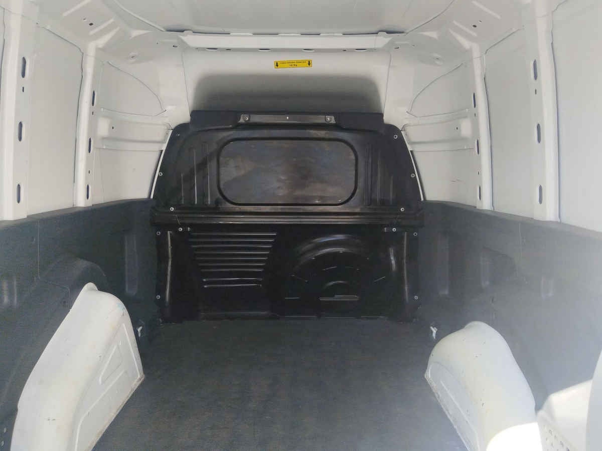 2025 Peugeot Partner Rapid 5p L4/1.4 Man