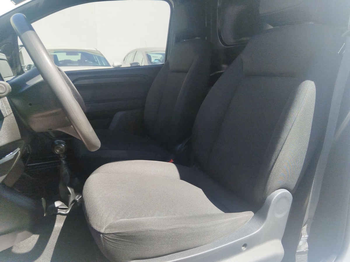 2025 Peugeot Partner Rapid 5p L4/1.4 Man