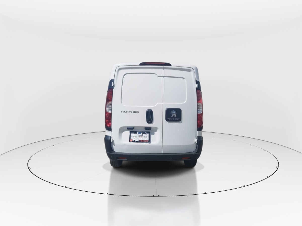 2025 Peugeot Partner Rapid 5p L4/1.4 Man