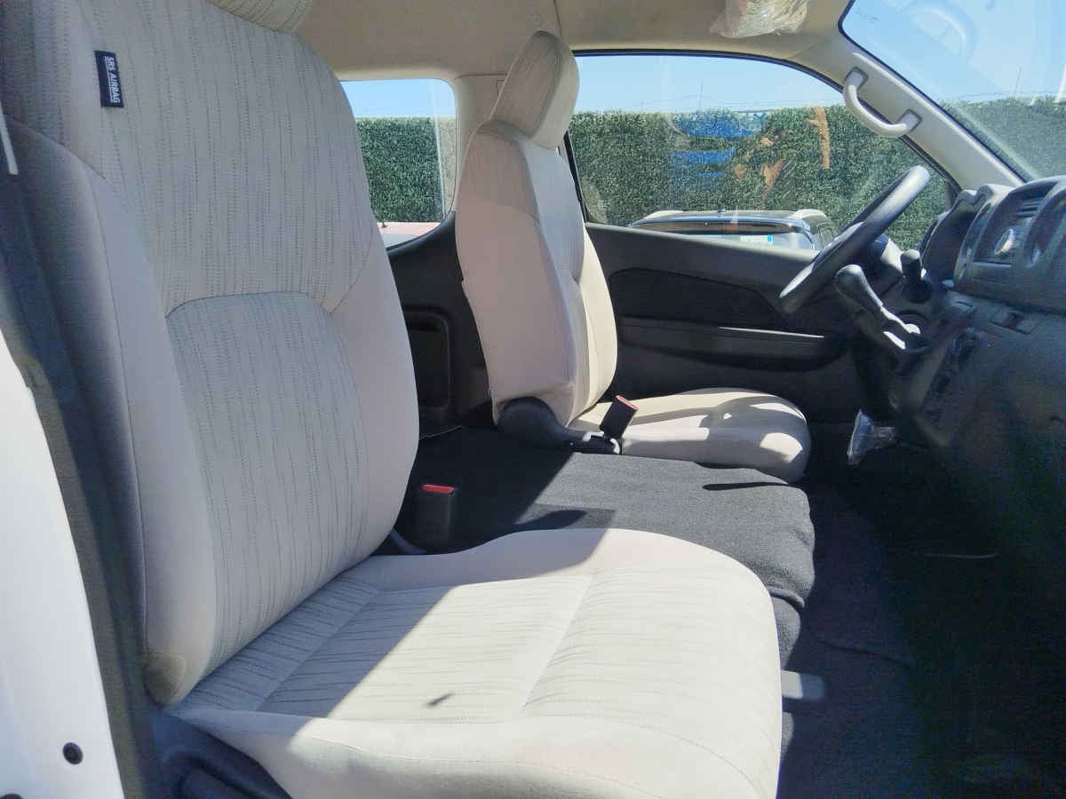 2025 Nissan Urvan 4p Amplia L4/2.5 Man 15/Pas P/Seg