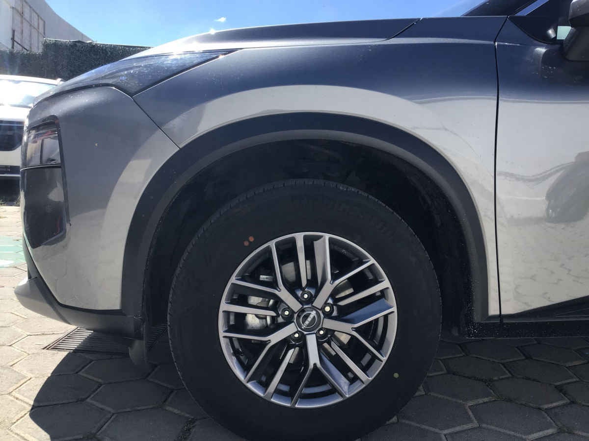 2025 Nissan X-Trail 5p Advance 2 Row L4/2.5 Aut