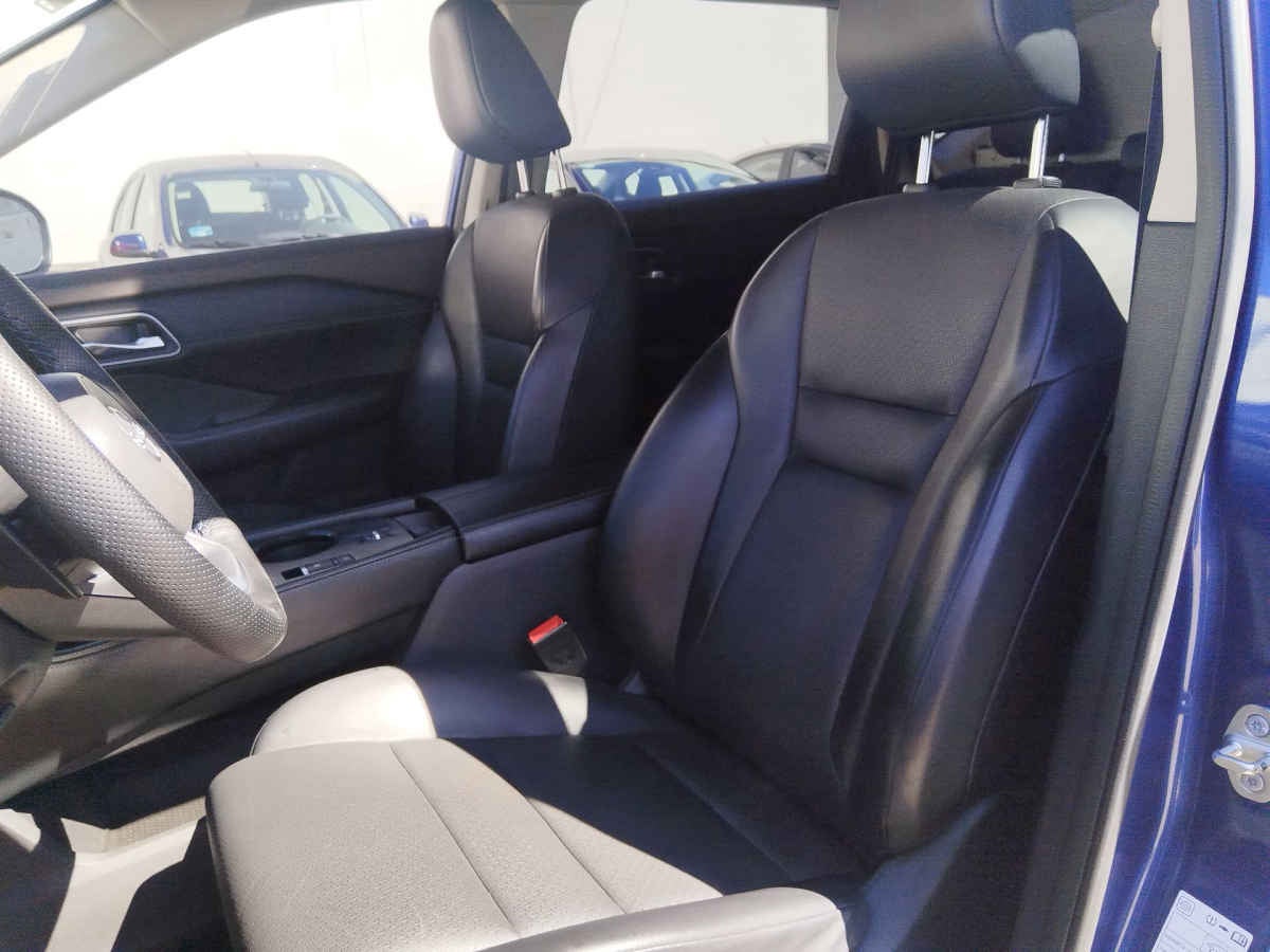 2024 Nissan X-Trail 5p Platinum 2 Row L4/2.5 Aut