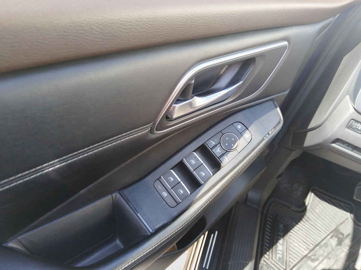 2024 Nissan X-Trail 5p Platinum 2 Row L4/2.5 Aut