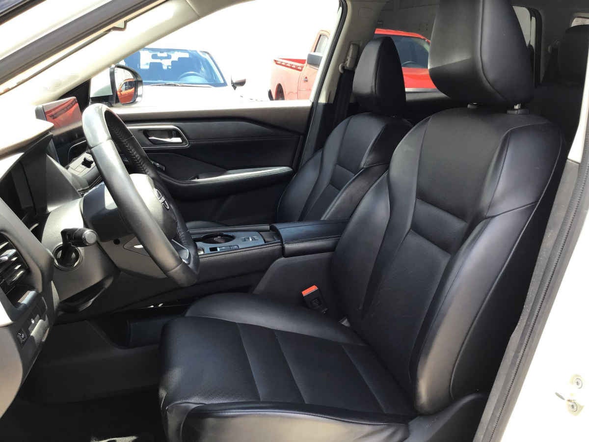 2024 Nissan X-Trail 5p Platinum 2 Row L4/2.5 Aut