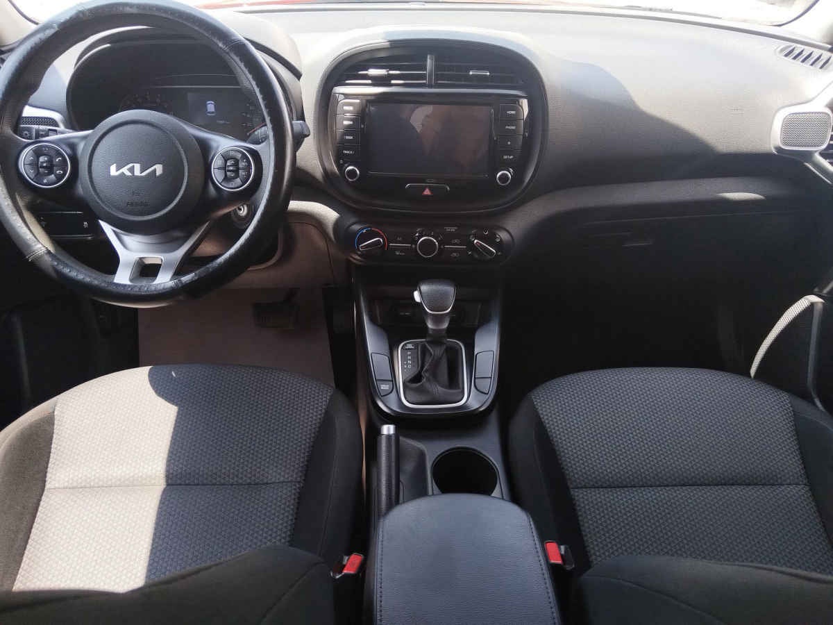 2022 Kia Soul 5p LX 1.6 L 121 HP TA6 A/AC RA-16"