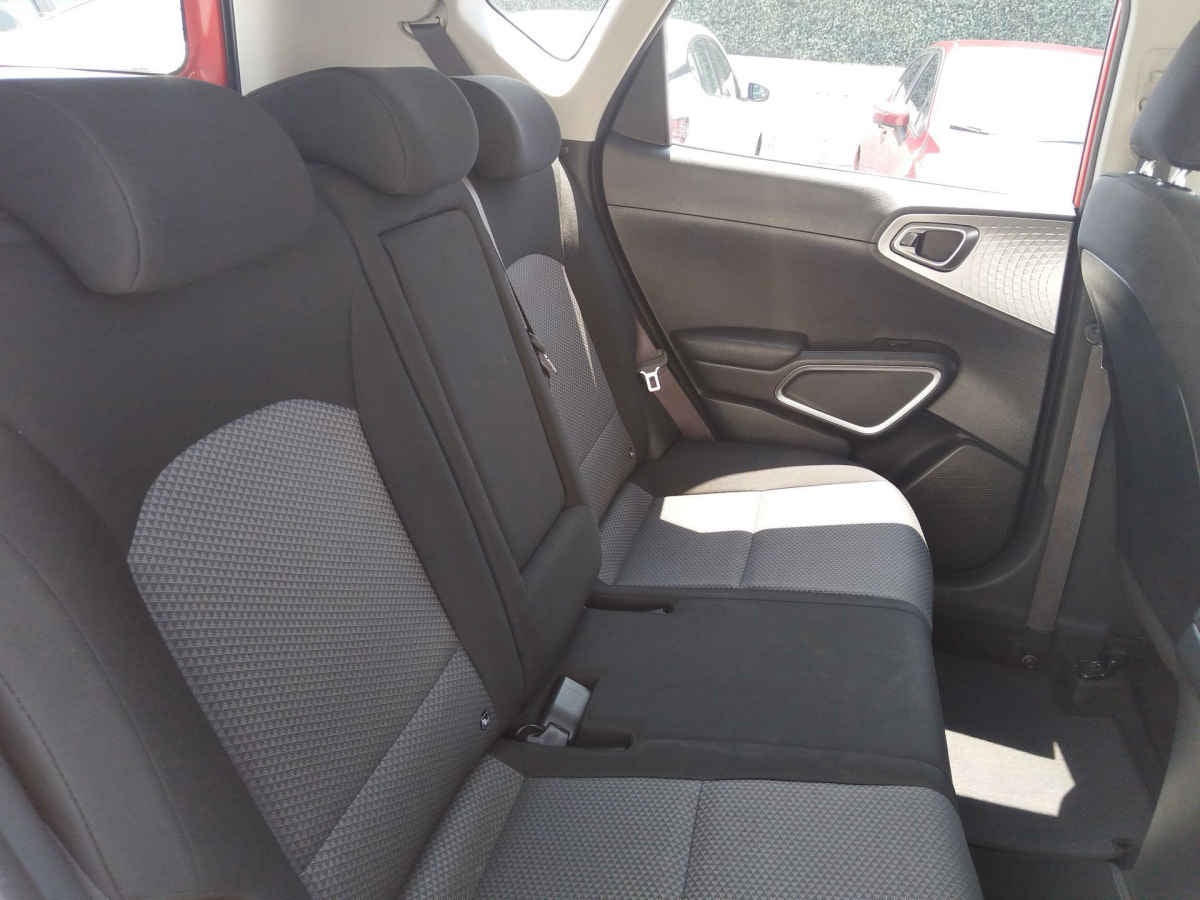 2022 Kia Soul 5p LX 1.6 L 121 HP TA6 A/AC RA-16"