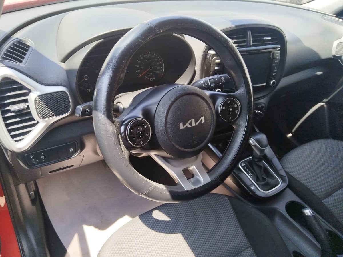 2022 Kia Soul 5p LX 1.6 L 121 HP TA6 A/AC RA-16"