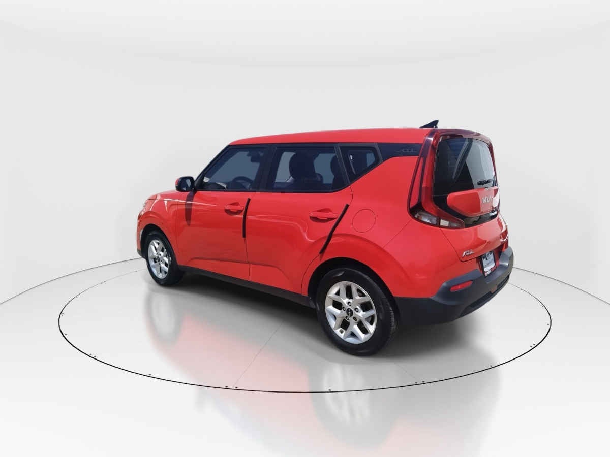 2022 Kia Soul 5p LX 1.6 L 121 HP TA6 A/AC RA-16"