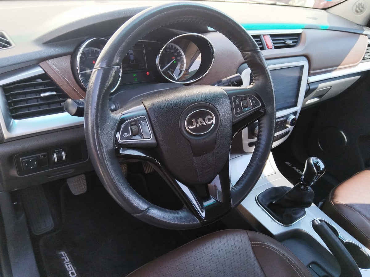 2023 JAC Frison 4p T8 Doble Cabina L4/2.0/T Man