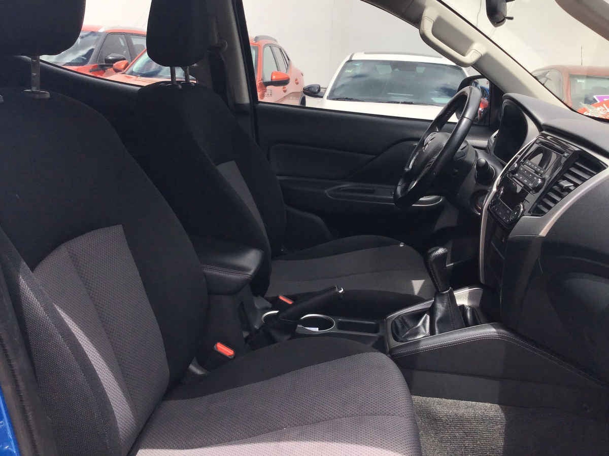 2023 Mitsubishi L200 4p GLX Doble L4/2.4 Man 2WD