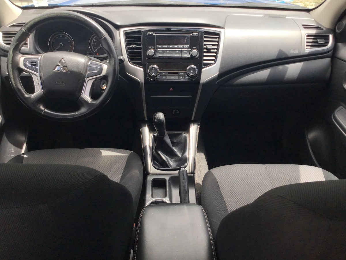 2023 Mitsubishi L200 4p GLX Doble L4/2.4 Man 2WD